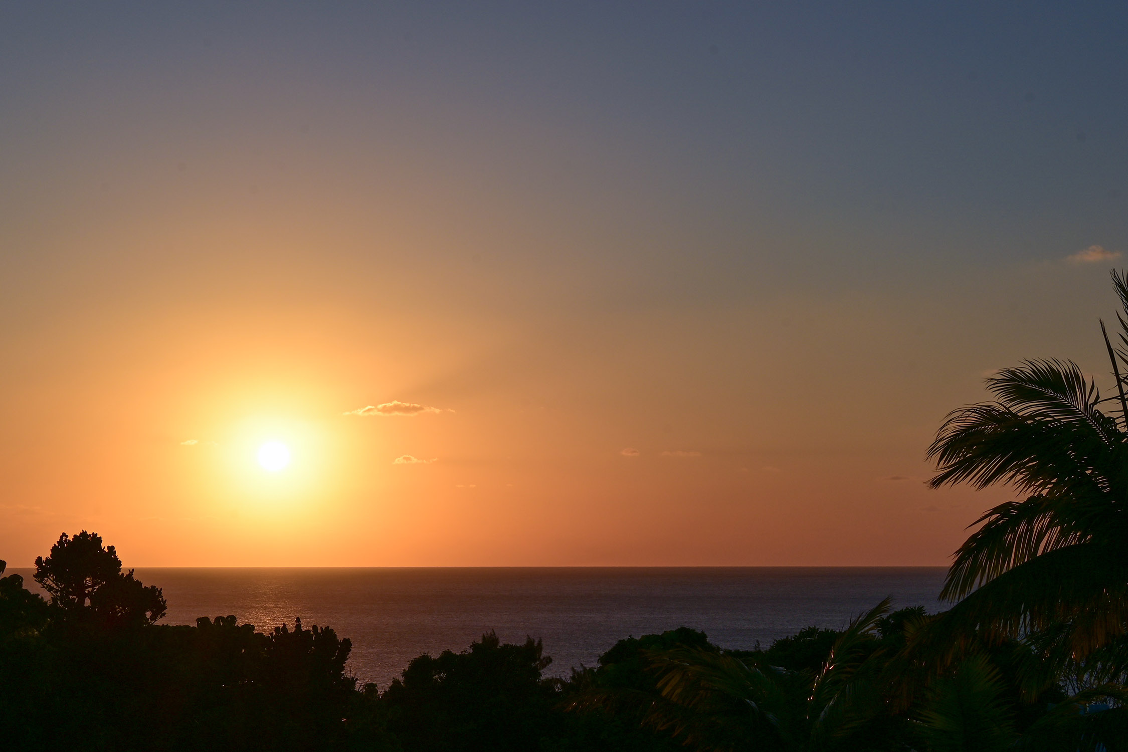 沖縄の夕日が綺麗、本部より