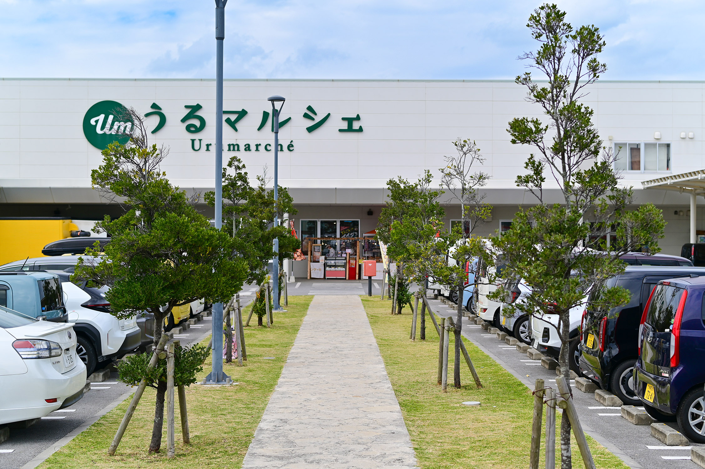 うるマルシェ 綺麗なうるま市の道の駅みたいな