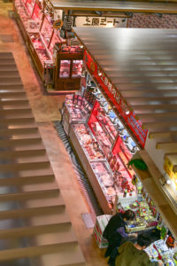 第一牧志公設市場 2階の吹き抜けになっていて開放的