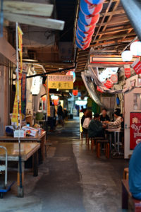 大東すし 持ち帰りできます！せんべろ街が好きで沖縄に旅行する人も居る