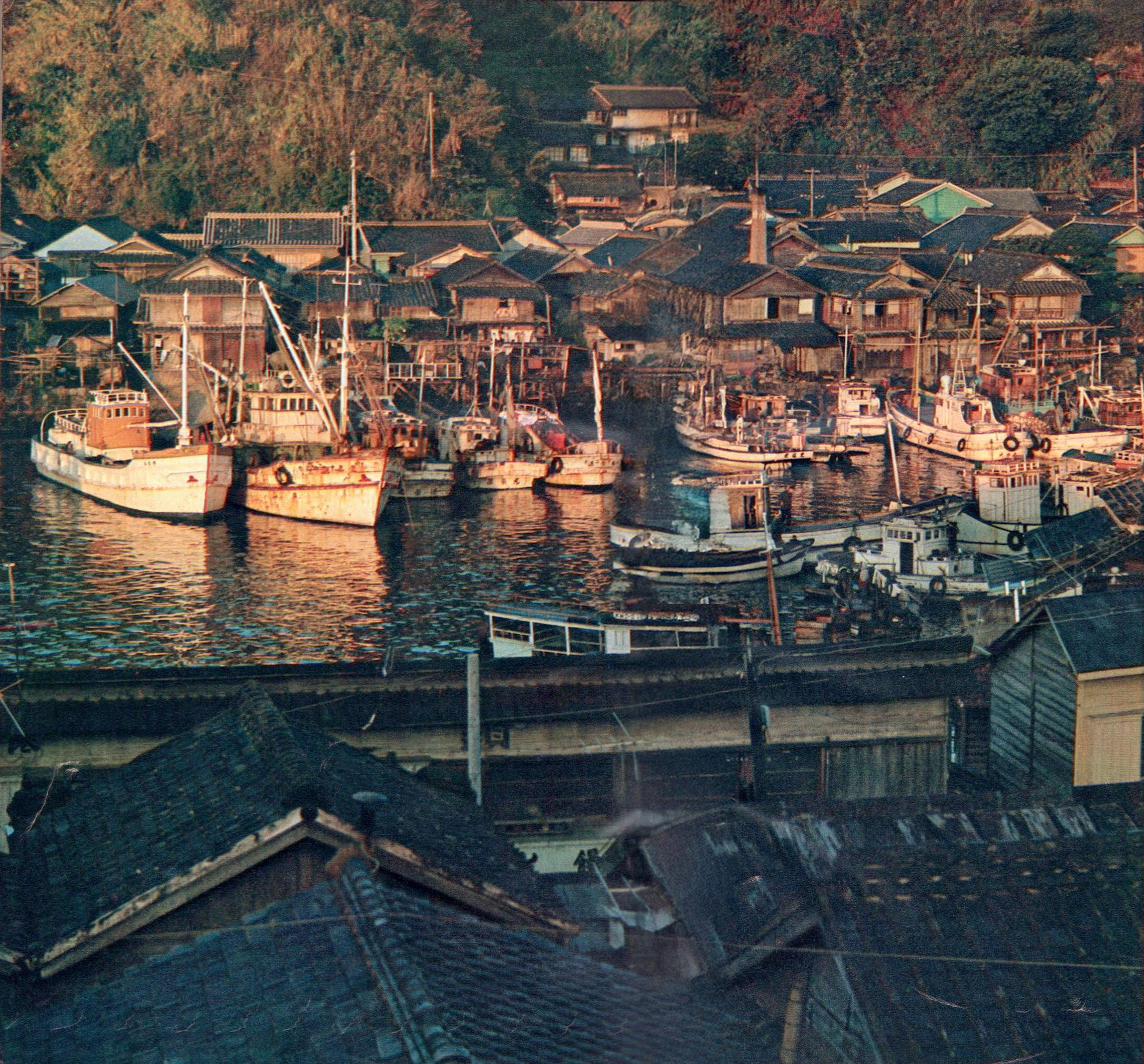 昭和40年ころの埼津港をAIでカラー化