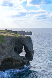 万座毛は午後になると現実的・・・