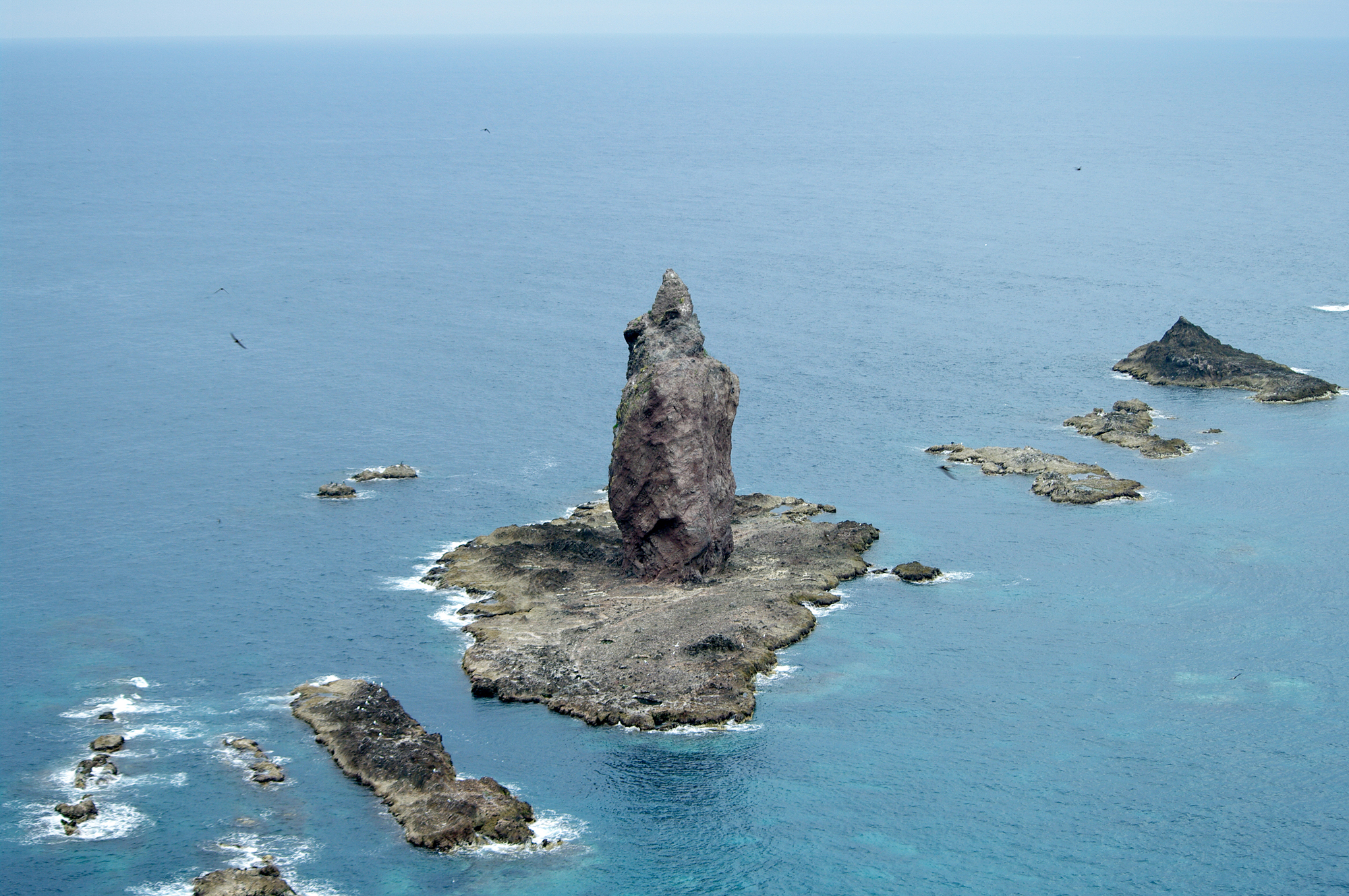 海に刻まれた愛と祈り、神威岩。義経伝説が息づく