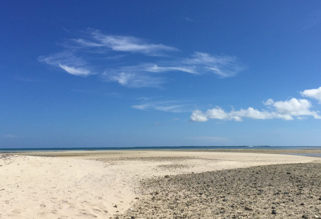 星の形の砂が輝く、幻想的な楽園・星砂浜