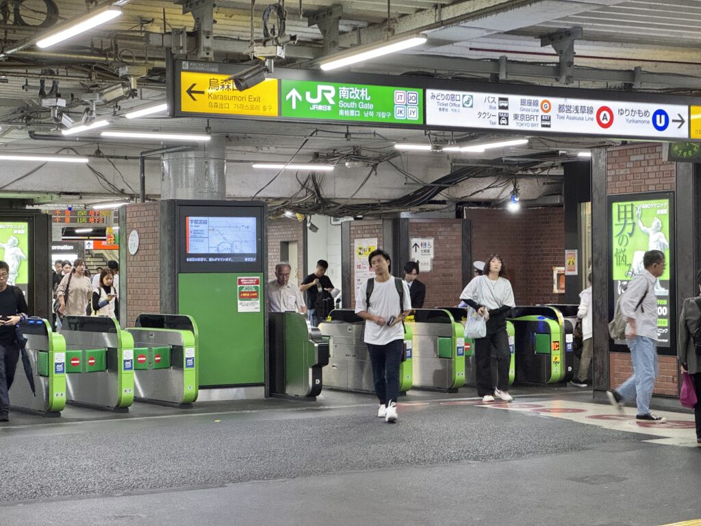 南改札　JR新橋駅 Shinbashi station 東京都