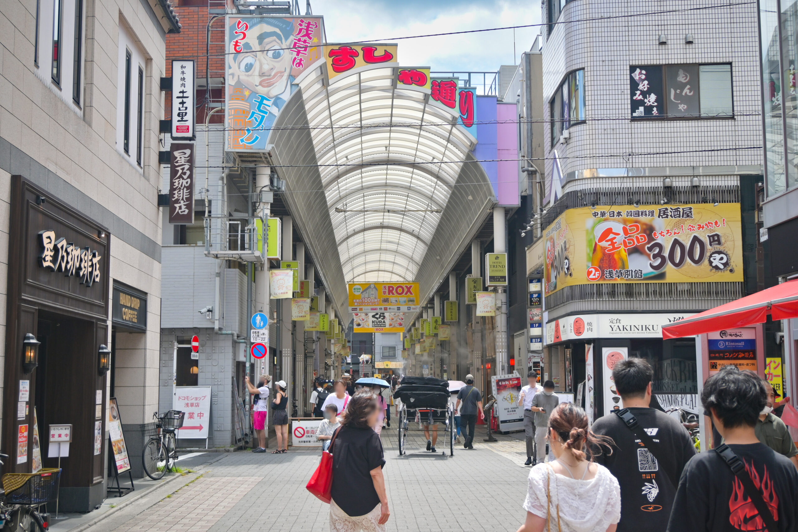 すしや通り 浅草はいつもモダン Sushiya-dori: Asakusa is always modern.