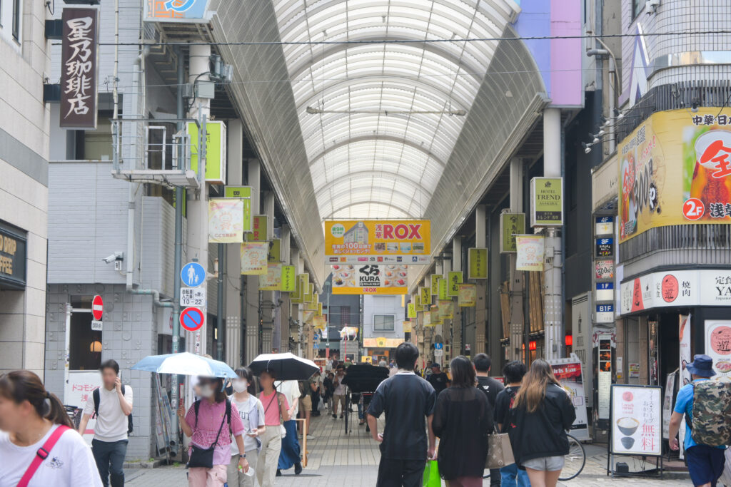 すしや通り 浅草はいつもモダン Sushiya-dori: Asakusa is always modern.