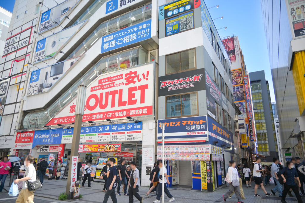 ソフマップアキバ駅前館アウトレットだから安い It's cheap because it's the Sofmap Akiba Station Front Outlet.