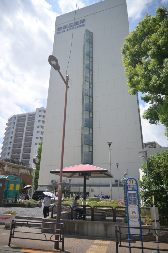 台東区役所バス停 Taito Ward Office Bus Stop