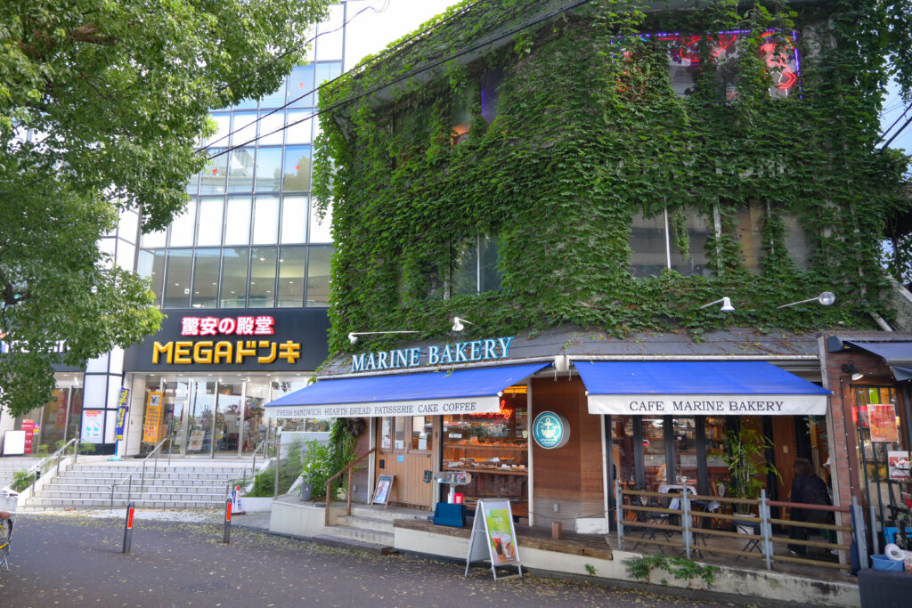 安さの殿堂MEGAドンキ横浜山下 The Low Prices: MEGA Donki Yokohama Yamashita