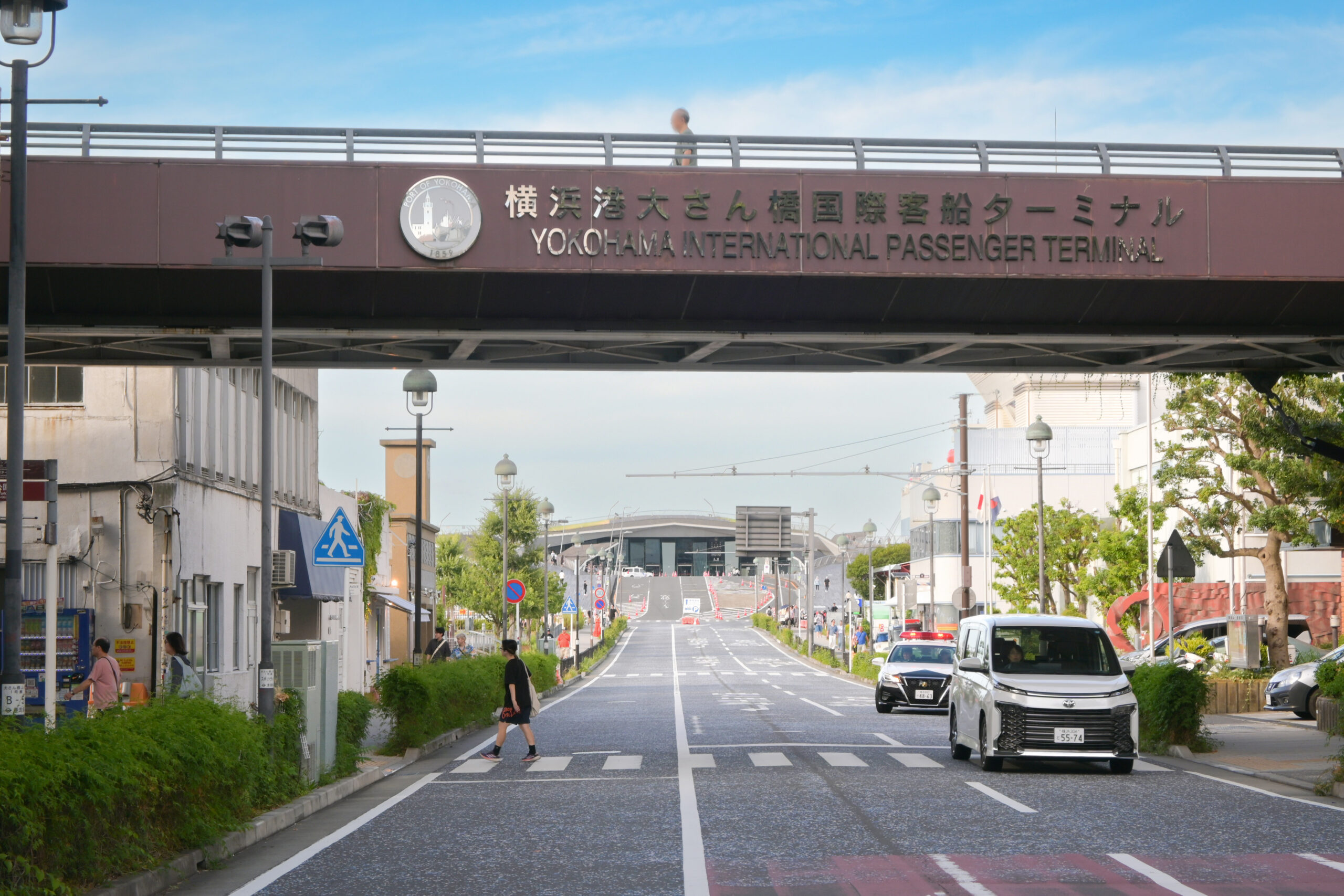 横浜港大さん橋国際署船ターミナル YOKOHAMA INTERNATIONAL PASSENGER TERMINAL