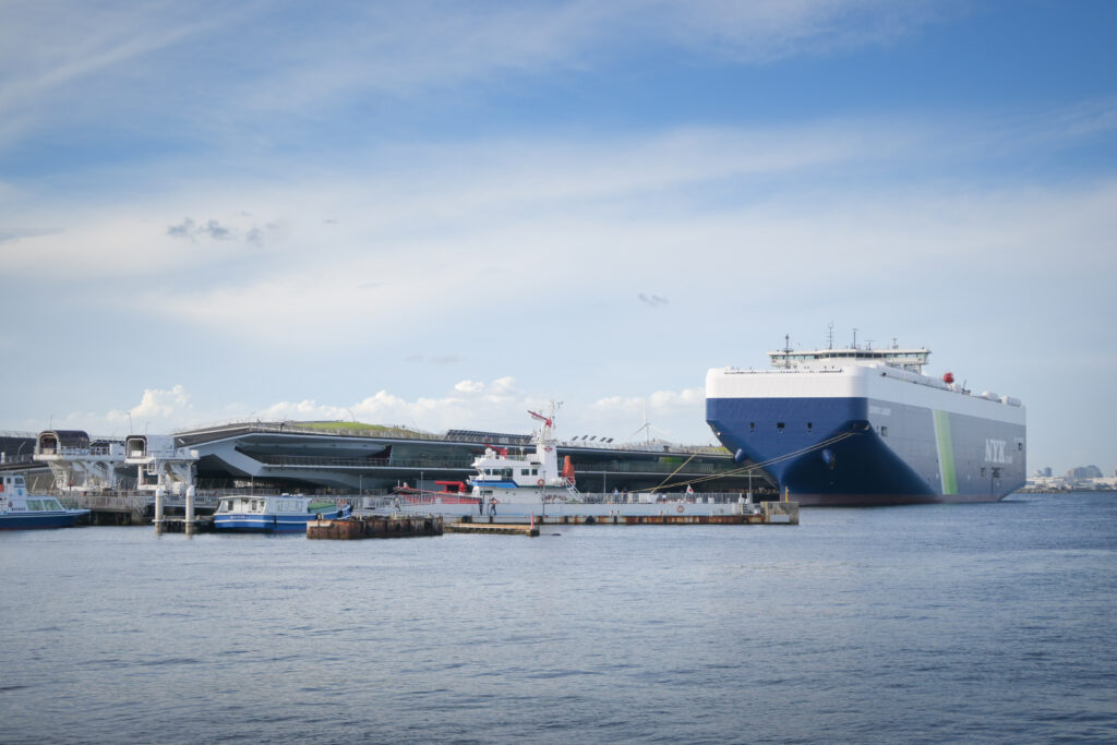 横浜港大さん橋国際署船ターミナル YOKOHAMA INTERNATIONAL PASSENGER TERMINAL