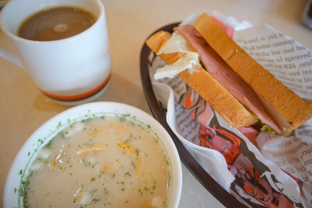 A&W マリンタウンあがり浜店 A&W Marine Town Agarihama Store
